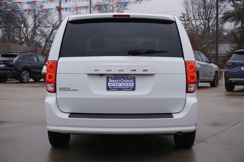 Dodge Grand Caravan Vehicle Full-screen Gallery Image 04