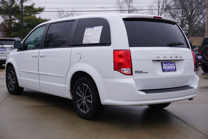 Dodge Grand Caravan Vehicle Full-screen Gallery Image 05