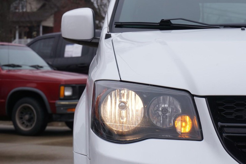 Dodge Grand Caravan Vehicle Full-screen Gallery Image 09