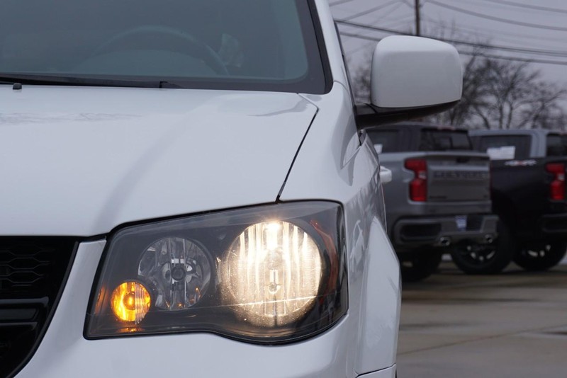 Dodge Grand Caravan Vehicle Full-screen Gallery Image 10