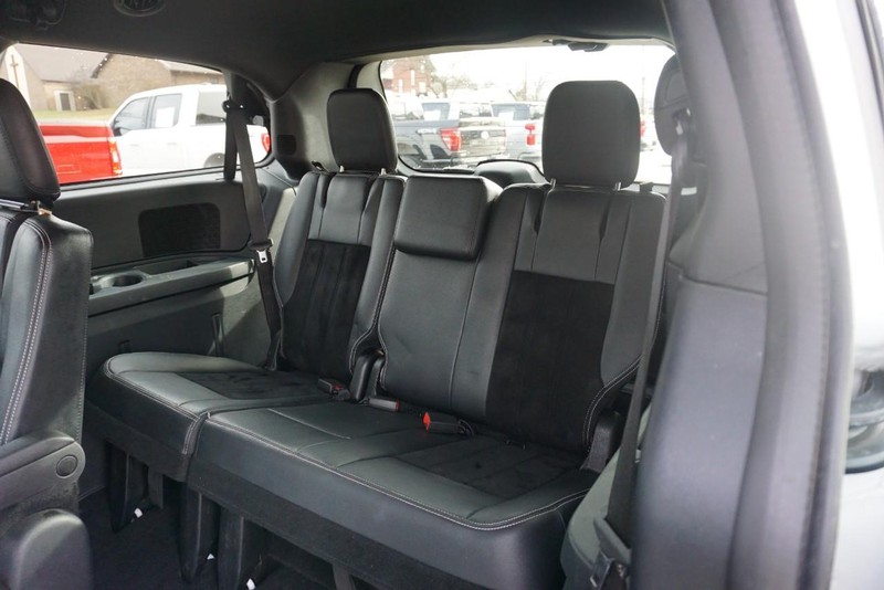 Dodge Grand Caravan Vehicle Full-screen Gallery Image 24