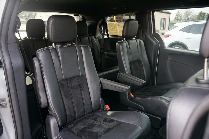 Dodge Grand Caravan Vehicle Full-screen Gallery Image 26