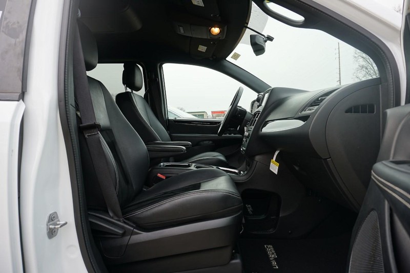 Dodge Grand Caravan Vehicle Full-screen Gallery Image 28