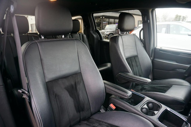 Dodge Grand Caravan Vehicle Full-screen Gallery Image 29