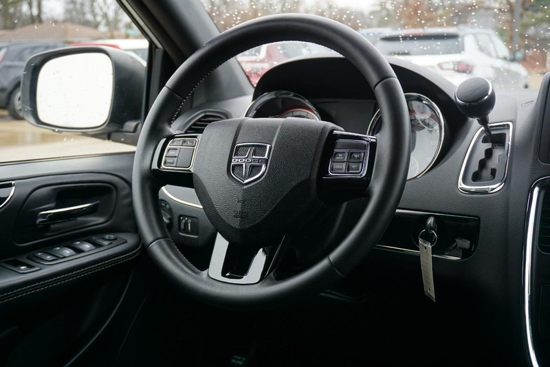 Dodge Grand Caravan Vehicle Full-screen Gallery Image 31