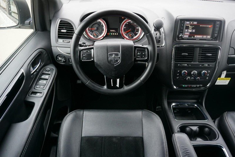 Dodge Grand Caravan Vehicle Full-screen Gallery Image 36