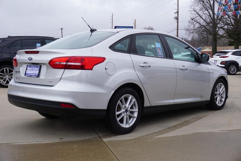 Ford Focus Vehicle Full-screen Gallery Image 03