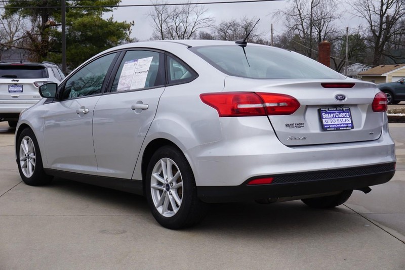 Ford Focus Vehicle Full-screen Gallery Image 05