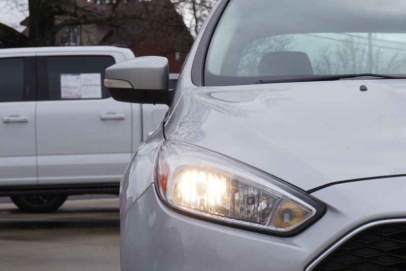 Ford Focus Vehicle Full-screen Gallery Image 09