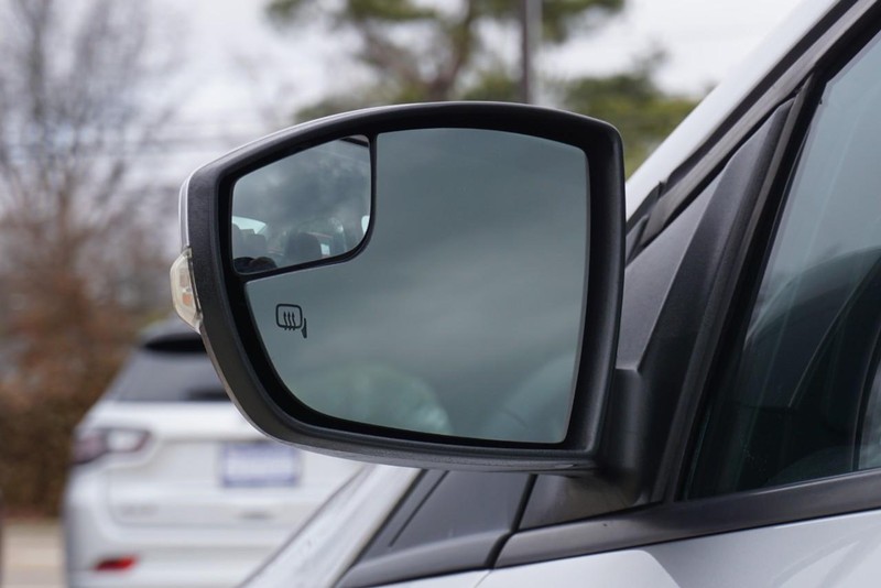 Ford Focus Vehicle Full-screen Gallery Image 12