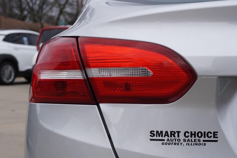 Ford Focus Vehicle Full-screen Gallery Image 15