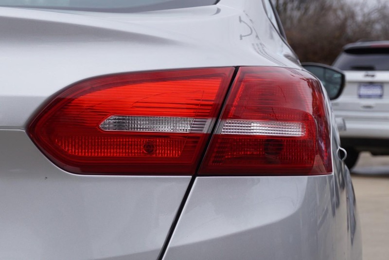 Ford Focus Vehicle Full-screen Gallery Image 16