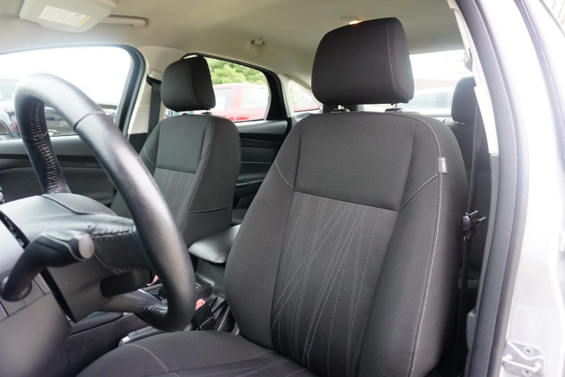 Ford Focus Vehicle Full-screen Gallery Image 21