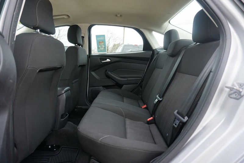 Ford Focus Vehicle Full-screen Gallery Image 22