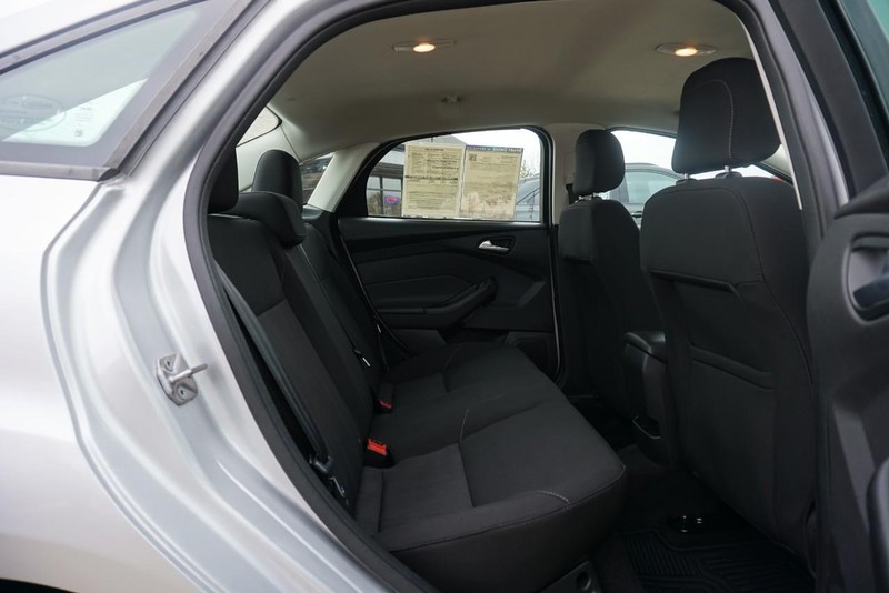 Ford Focus Vehicle Full-screen Gallery Image 24