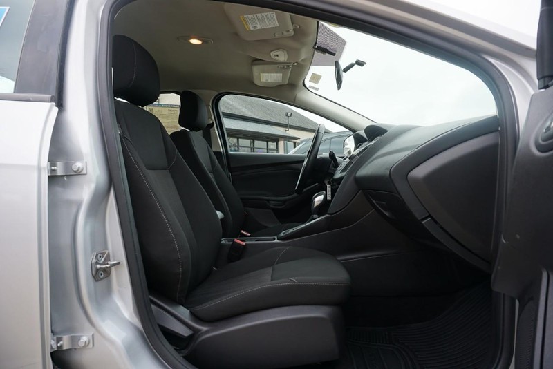 Ford Focus Vehicle Full-screen Gallery Image 26