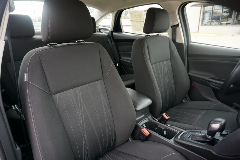 Ford Focus Vehicle Full-screen Gallery Image 27