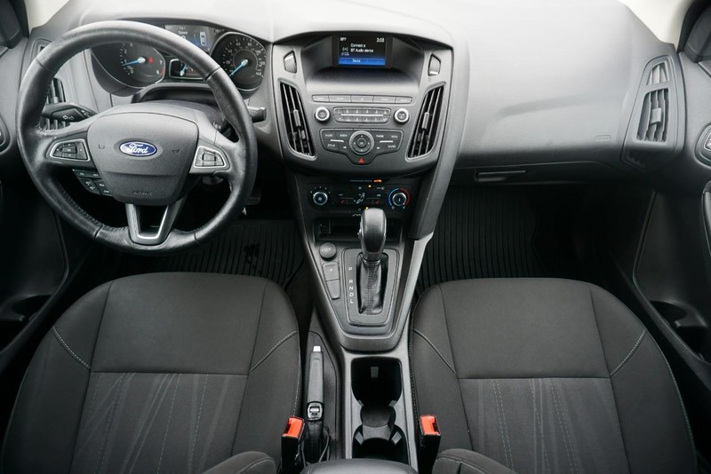 Ford Focus Vehicle Full-screen Gallery Image 28