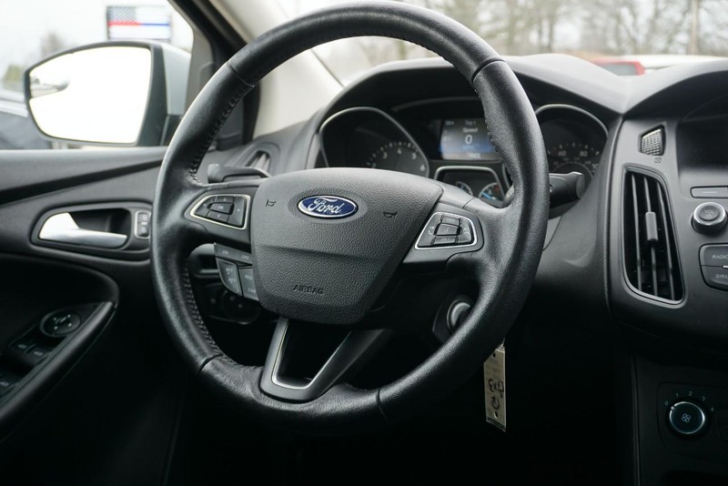 Ford Focus Vehicle Full-screen Gallery Image 29