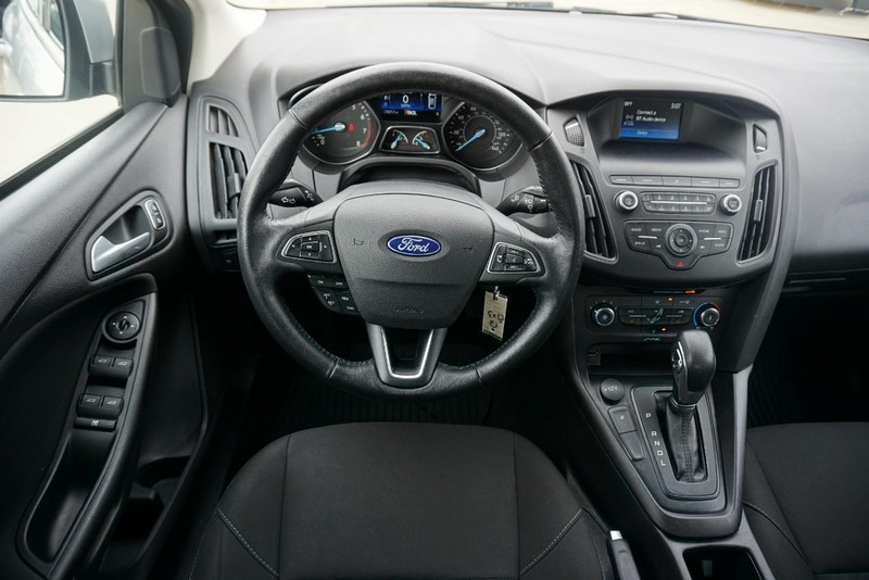 Ford Focus Vehicle Full-screen Gallery Image 32
