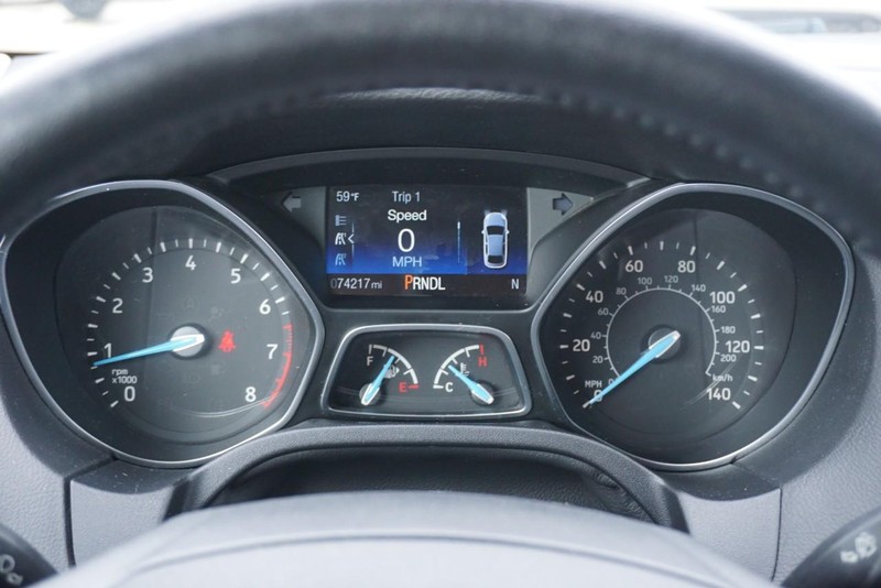 Ford Focus Vehicle Full-screen Gallery Image 35