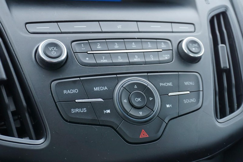 Ford Focus Vehicle Full-screen Gallery Image 38