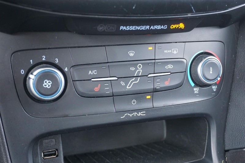 Ford Focus Vehicle Full-screen Gallery Image 39