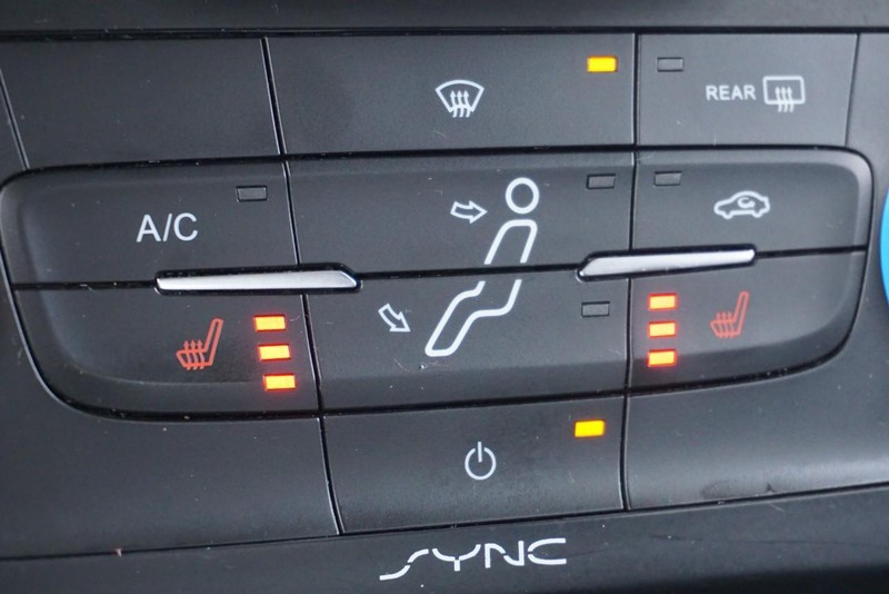 Ford Focus Vehicle Full-screen Gallery Image 40