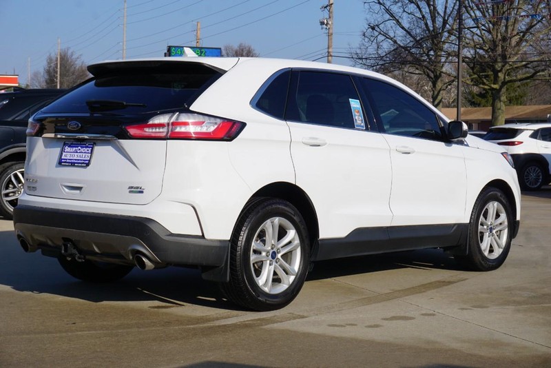 Ford Edge Vehicle Full-screen Gallery Image 03