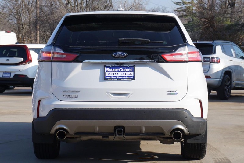 Ford Edge Vehicle Full-screen Gallery Image 04