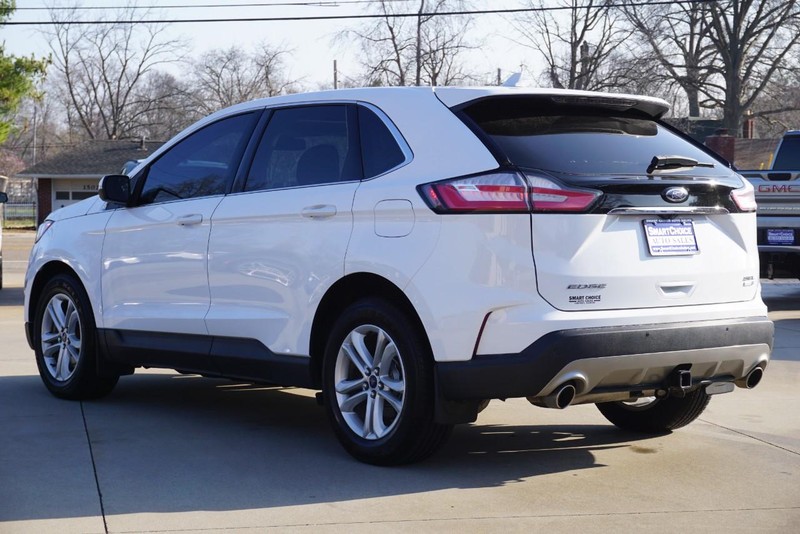 Ford Edge Vehicle Full-screen Gallery Image 05