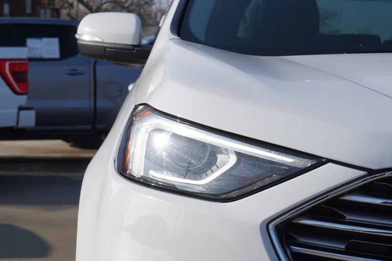 Ford Edge Vehicle Full-screen Gallery Image 09