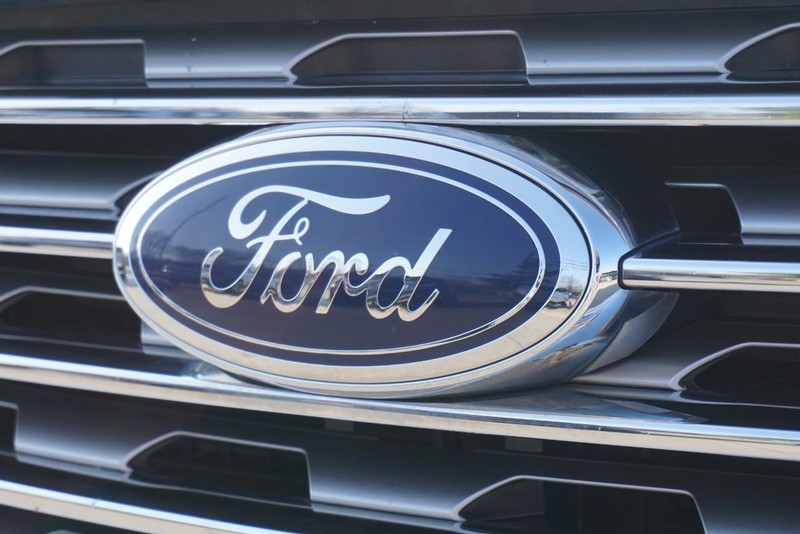 Ford Edge Vehicle Full-screen Gallery Image 11