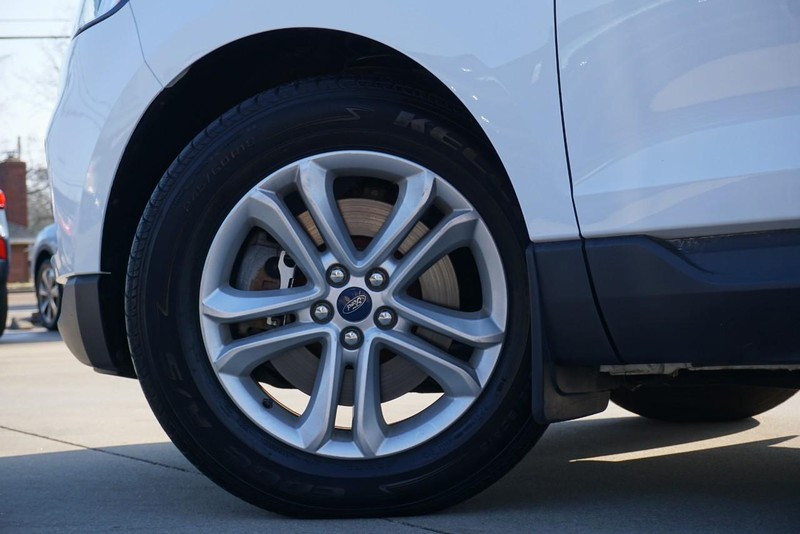 Ford Edge Vehicle Full-screen Gallery Image 14