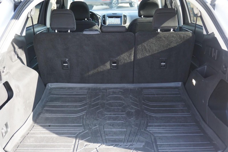 Ford Edge Vehicle Full-screen Gallery Image 20