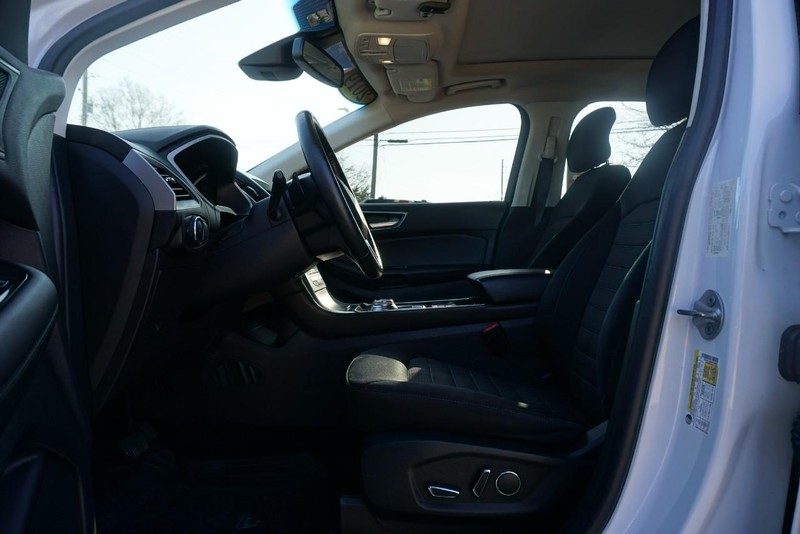 Ford Edge Vehicle Full-screen Gallery Image 22