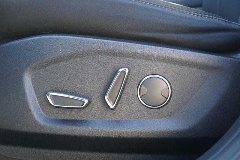 Ford Edge Vehicle Full-screen Gallery Image 23