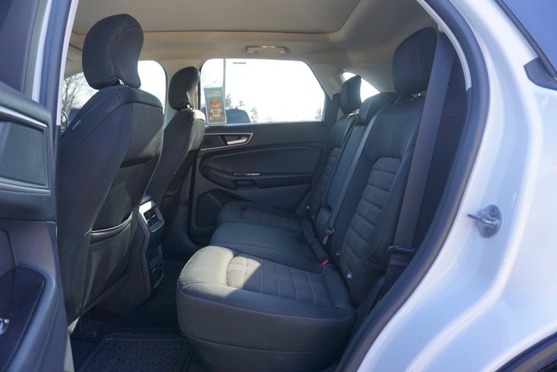 Ford Edge Vehicle Full-screen Gallery Image 25