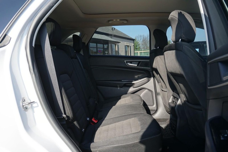Ford Edge Vehicle Full-screen Gallery Image 27