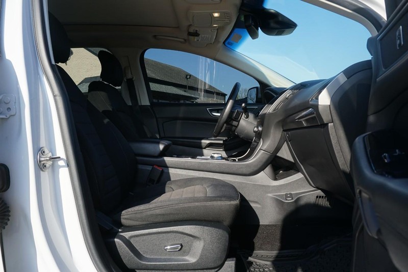 Ford Edge Vehicle Full-screen Gallery Image 29