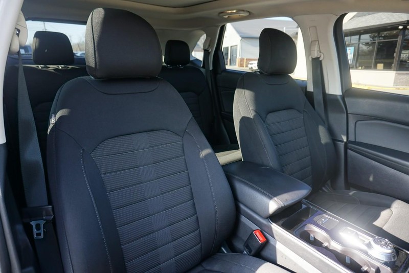 Ford Edge Vehicle Full-screen Gallery Image 30