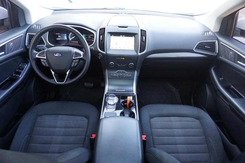 Ford Edge Vehicle Full-screen Gallery Image 31