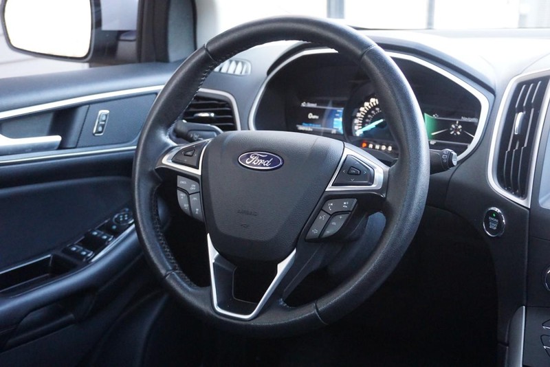 Ford Edge Vehicle Full-screen Gallery Image 32