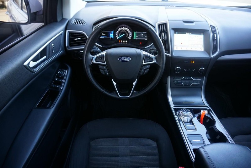 Ford Edge Vehicle Full-screen Gallery Image 36