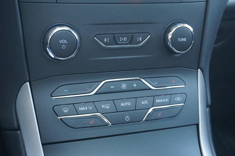 Ford Edge Vehicle Full-screen Gallery Image 42