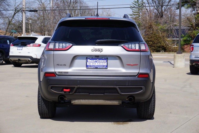 Jeep Cherokee Vehicle Full-screen Gallery Image 04
