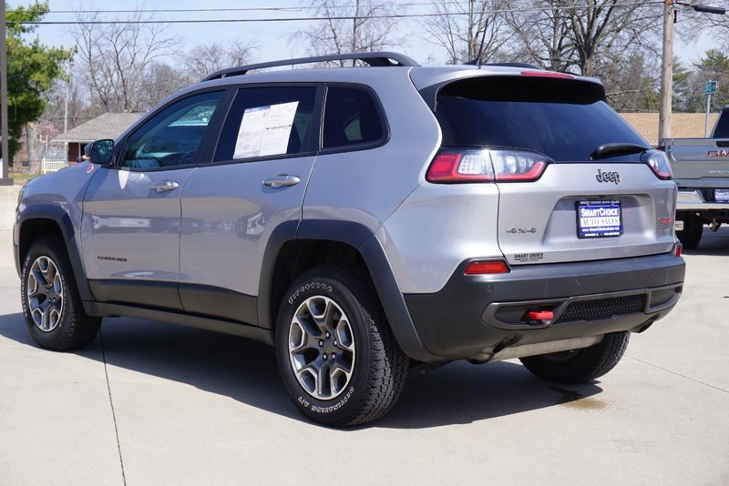 Jeep Cherokee Vehicle Full-screen Gallery Image 05