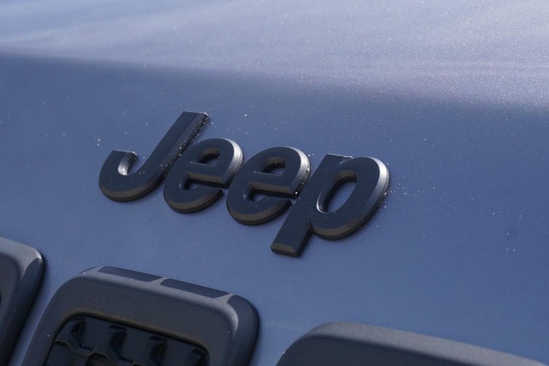 Jeep Cherokee Vehicle Full-screen Gallery Image 11