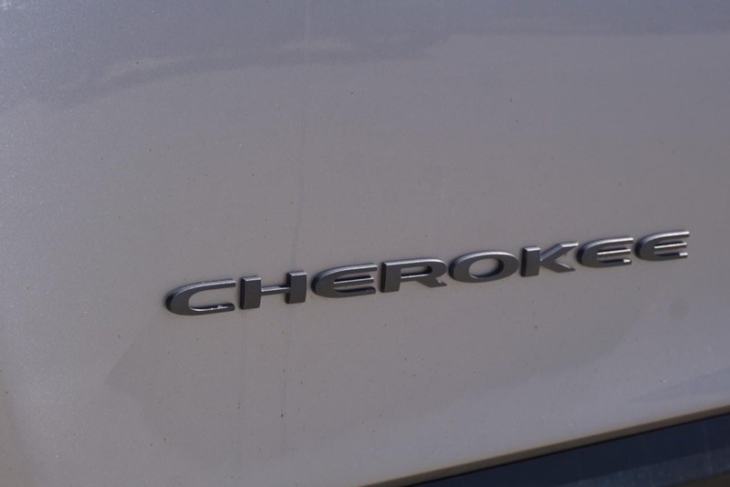 Jeep Cherokee Vehicle Full-screen Gallery Image 13