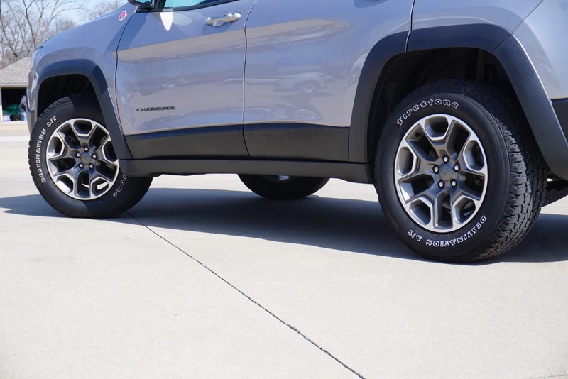 Jeep Cherokee Vehicle Full-screen Gallery Image 15